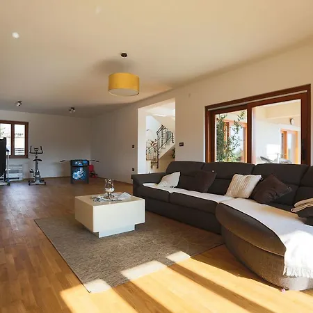 Luxurious In Salambati With Swimming Pool