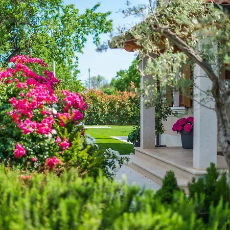 Willa Luxurious In Salambati With Swimming Pool