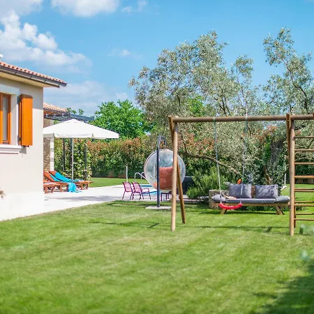 Luxurious In Salambati With Swimming Pool Smoljanci