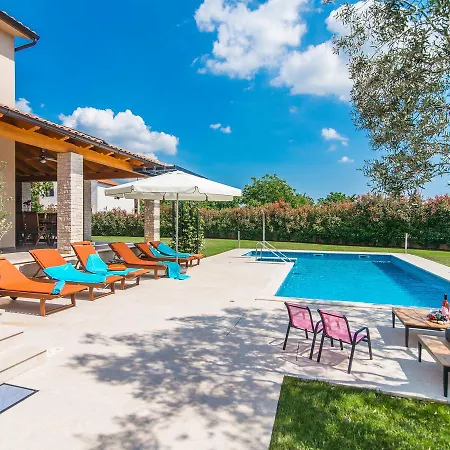 Luxurious In Salambati With Swimming Pool Willa
