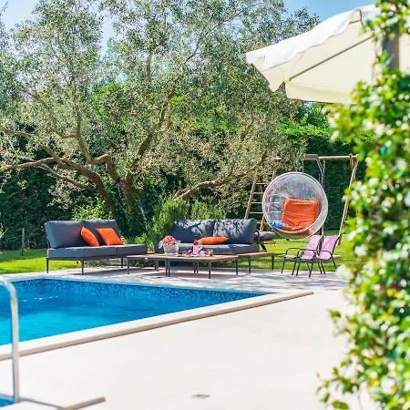 Willa Luxurious In Salambati With Swimming Pool
