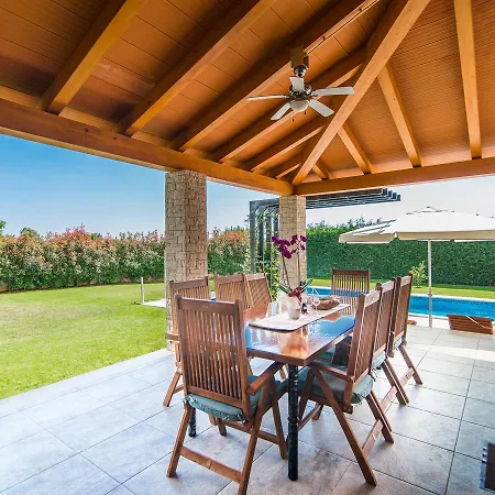 Luxurious In Salambati With Swimming Pool Smoljanci