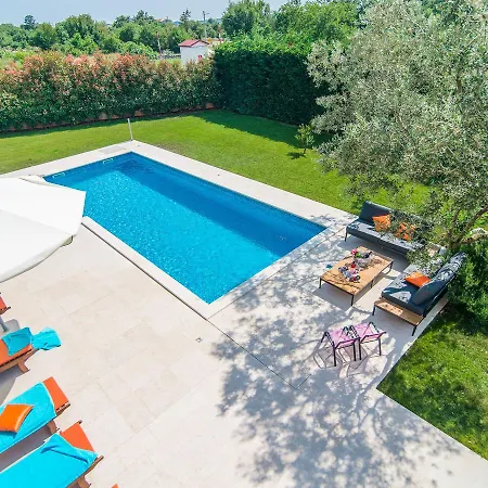 Willa Luxurious In Salambati With Swimming Pool