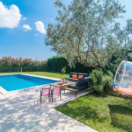 Luxurious In Salambati With Swimming Pool * Smoljanci