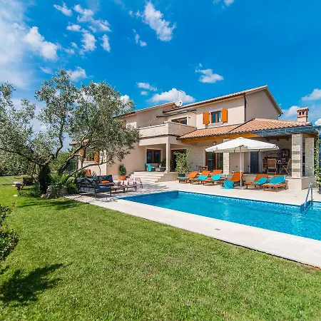 Willa Luxurious In Salambati With Swimming Pool